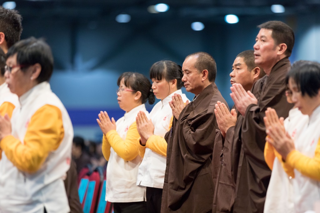 【第三時法事】三勸行者六字洪名殊勝功勳，一句彌陀名號能滅八萬億劫生死眾苦。若攝心念佛，如清珠投於濁水，昏亂妄心隨念寂滅，自可照見清淨佛性。信受奉行念佛法要，便可往生極樂之邦。